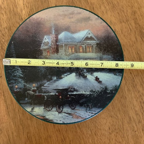 Thomas Kinkade “All Friends are Welcome” Empty Christmas Tin Hickory Farms - Picture 2 of 4